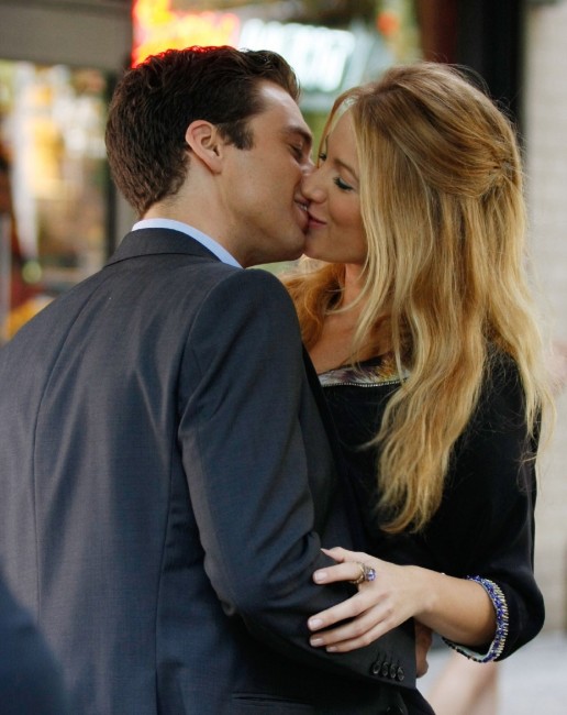 Serena ( Blake Lively) et Carter (Sebastian Stan)