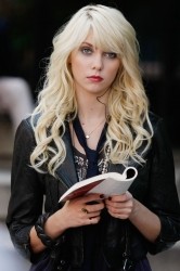 Jenny (Taylor Momsen)