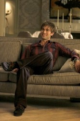 Nate souriant